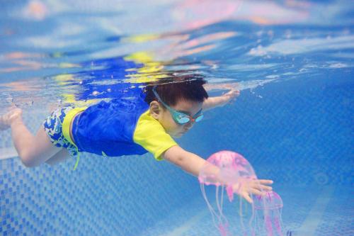 婴儿游泳馆加盟哪家好,婴儿游泳馆加盟排名