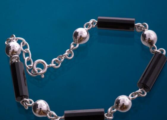 迎燕饰品加盟优势 迎燕饰品加盟优势